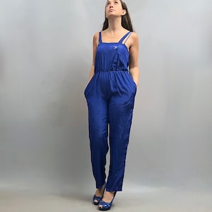 Jaren &#39;70 begin jaren &#39;80 zijdeachtige blauwe jumpsuit / Disco-outfit