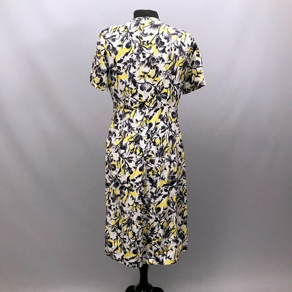 1940s / early 50s button up front  Floral tea dre… - image 5