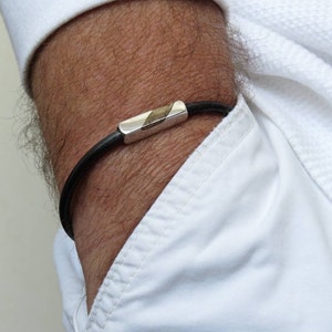 Op maat gegraveerde herenarmband met bronzen leren armband Leren herenarmband