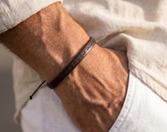 Bracciale in pelle personalizzato con incisione, gioiello commemorativo personalizzato per lui.