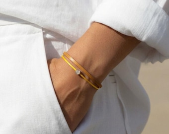 Bracelet initial personnalisé pour maman, breloque plaqué or, cordon de soie minimaliste, cadeau pour la fête des mères