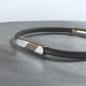Leren armband van brons en aluminium voor heren: handgemaakt, gegraveerde naam of datum | Uniek ambachtelijk cadeau voor hem, vader en vriend