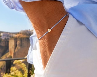 Bracciale da uomo con iniziale incisa: cordino in seta personalizzato placcato oro