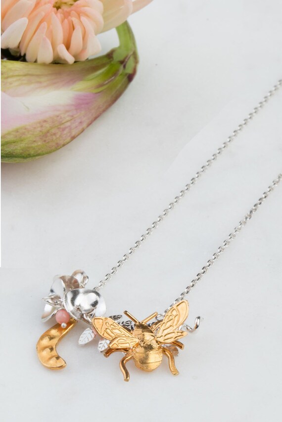 Collier abeille fleurs feuilles et perle noir orangé sautoir