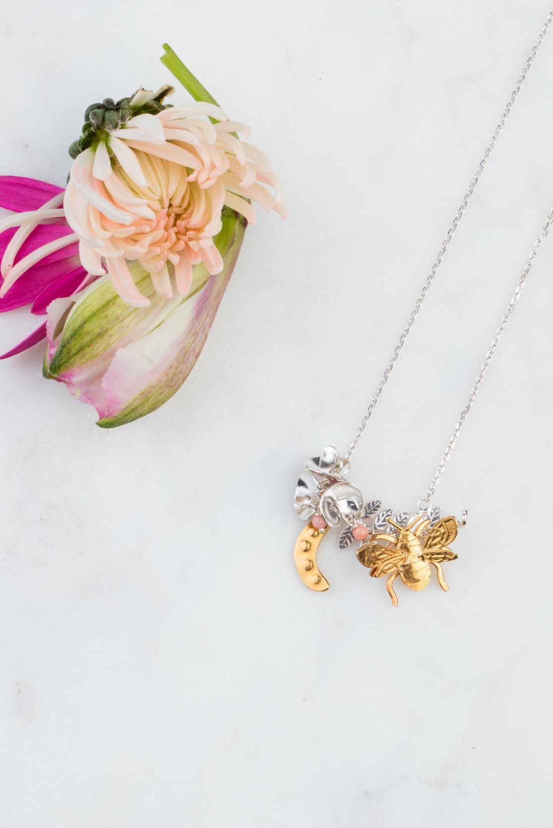 Collier Pendentif Abeille Fleur - Métal Vieilli Argenté, Acier Inoxydable