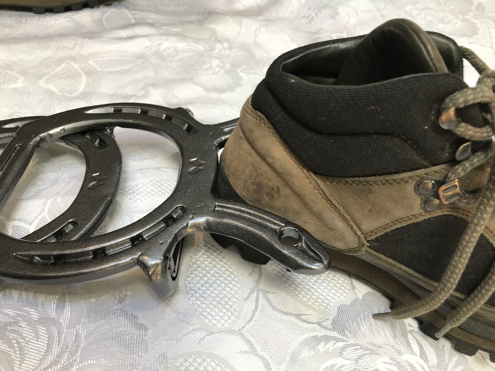 horseshoe boot puller