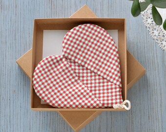 Handmade Heart-Shaped Oven Mitts – Set of 2 Quilted Gingham Cotton Hot Pads / Red & White