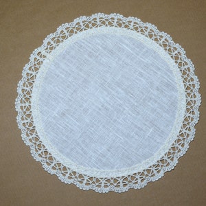 Set of reusable doilies Round off white linen doilies with lace edge Small table placemats Natural tray cloth Vintage style table decor image 7