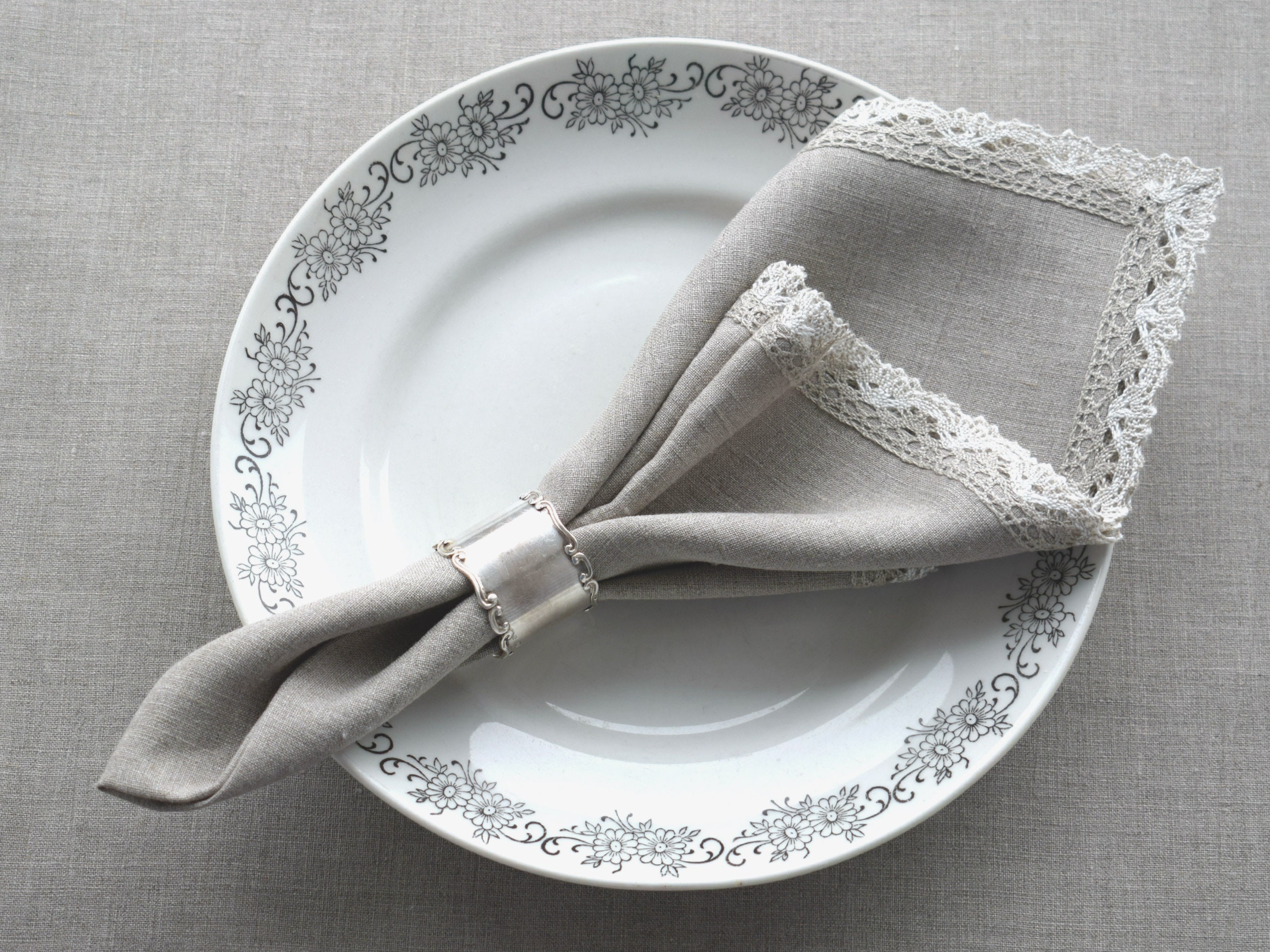 Полотняная салфетка. Столовые льняные салфетки. Льняные салфетки. Льняные салфетки. Льняные салфетки для сервировки.