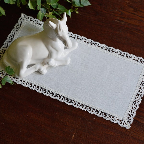 Bufanda de tocador de lino blanco Mesa estrecha tapete corredor de mesa Pequeña mesa de encaje topper sala de estar cubierta del aparador Decoración del hogar Rectángulo ovalado