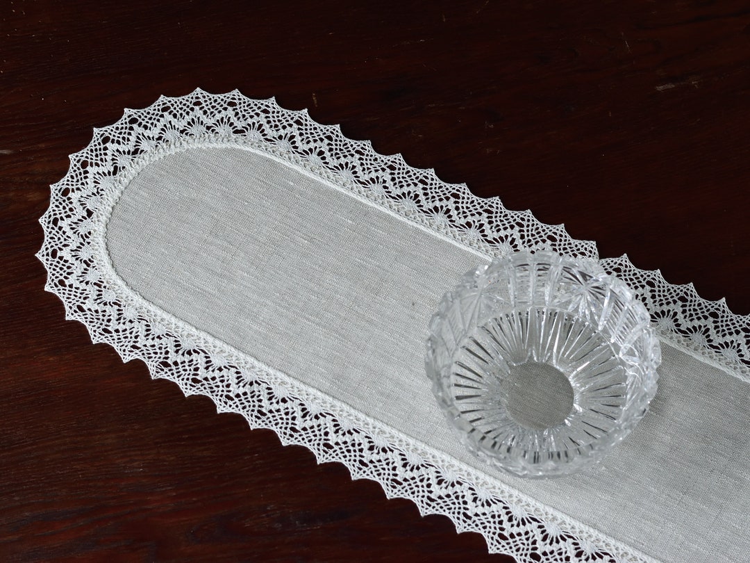 24-Inch Earth Feather Lace Doily – Neutral Tone Polyester Table Topper / Scarf – Brown Burlap Style