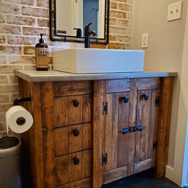 Vanité de salle de bain en bois récupéré