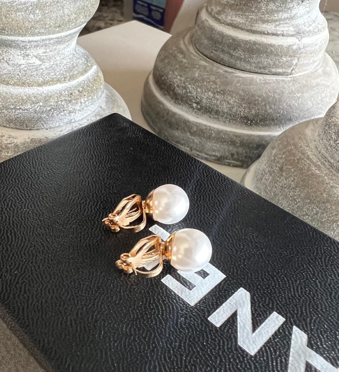 Vogem Gold Pearl Clip On Earrings For Women Ladies 18ct Gold Plated Vintage Round Freshwater Pearl Non Pierced Ear Clips Mother's Day Gift
