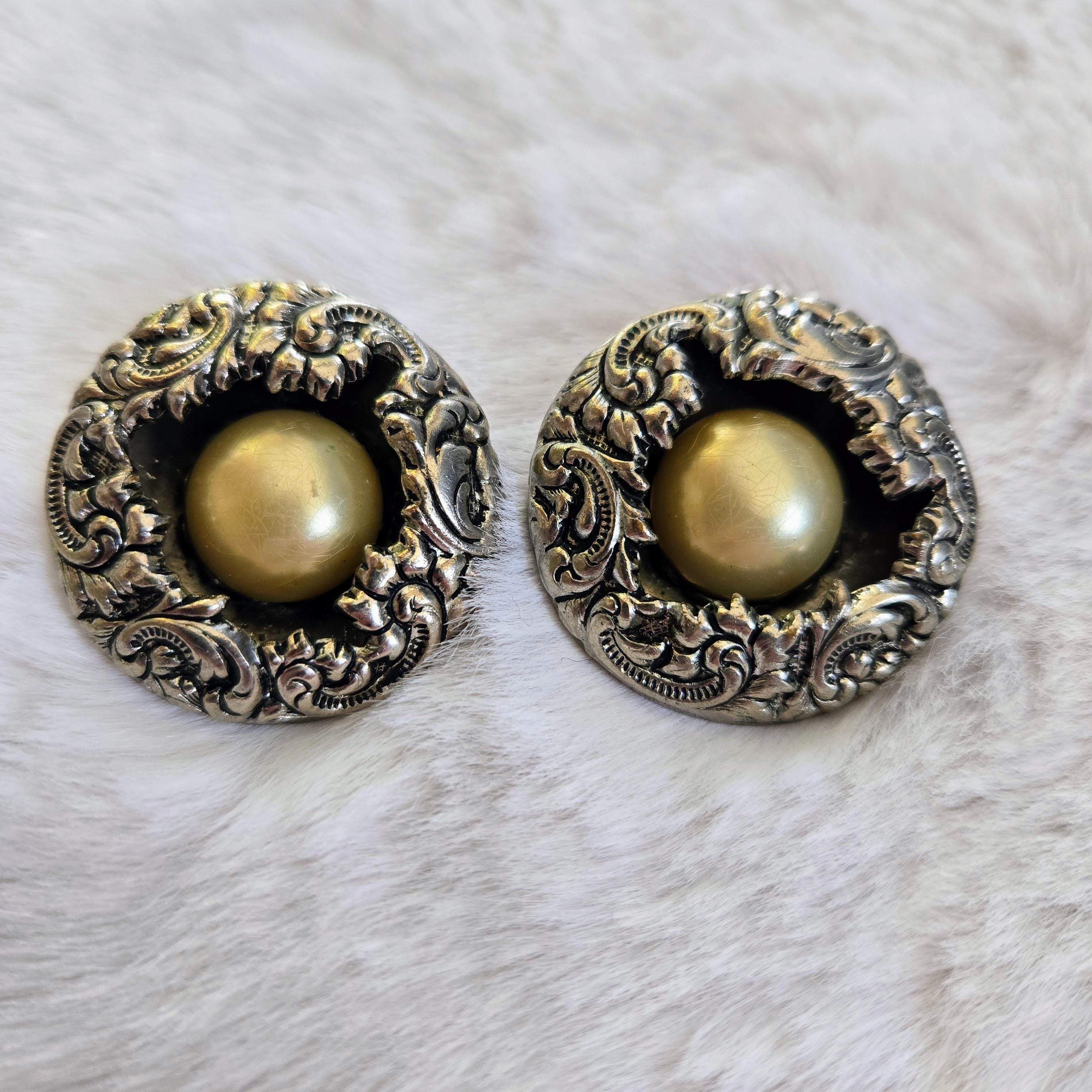 Vintage Ear Clips Chanel - Etsy