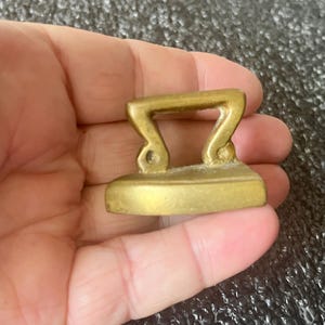 Miniature Brass Sad Iron with Trivet       B21