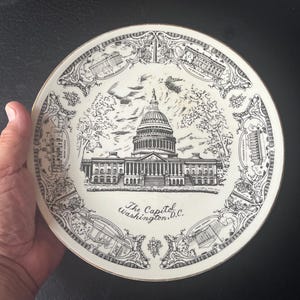 Vintage Souvenir Plate Washington DC Featuring the Capitol Building        CRT3