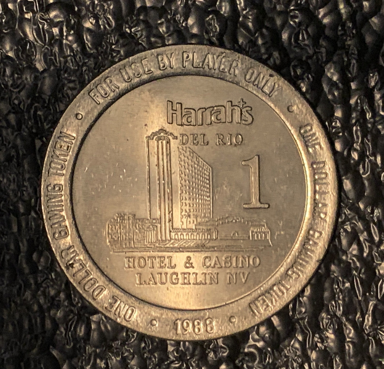 Harrahs Casino Tunica MS One Dollar Chip Gold Tone Token T130 Etsy
