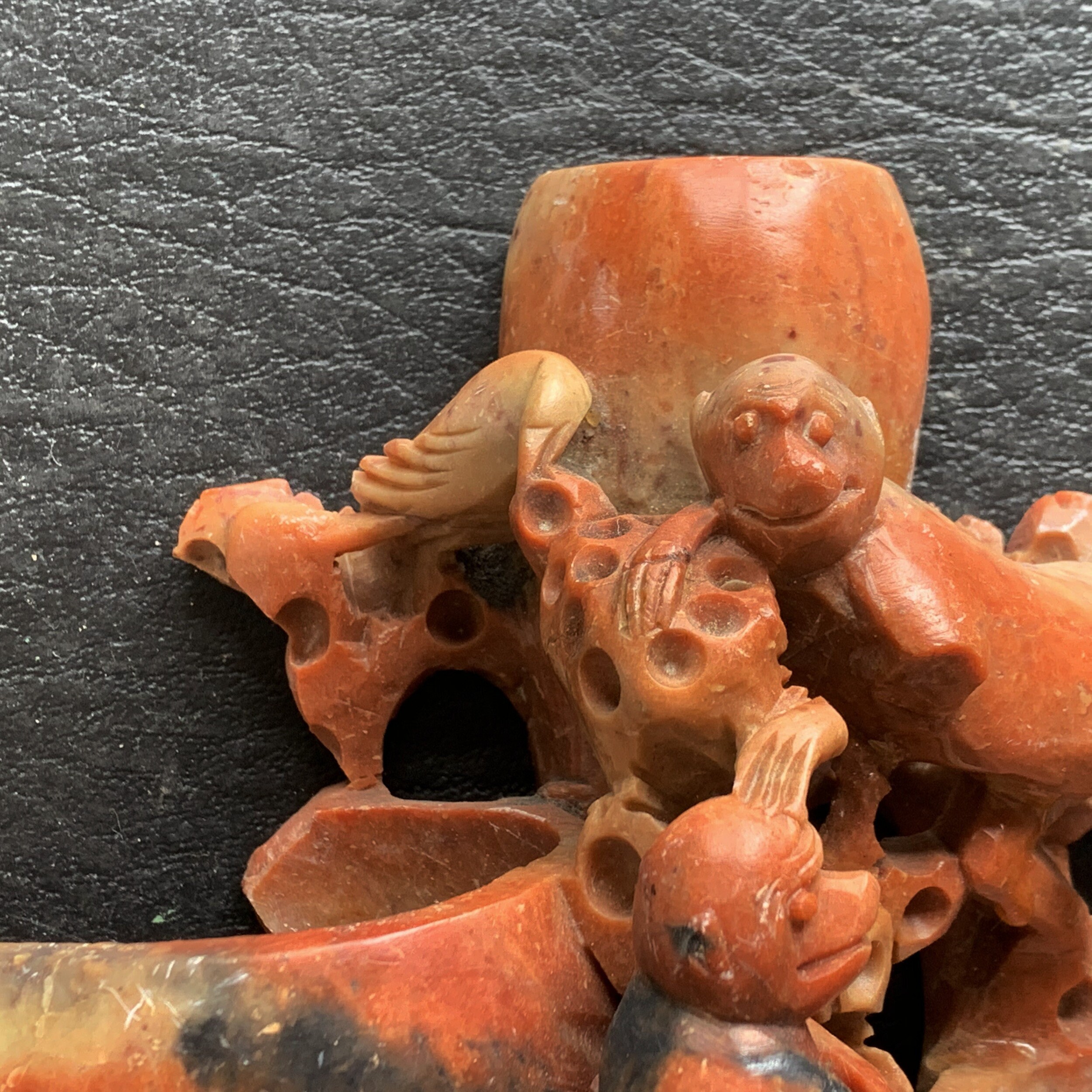 ヴィンテージ 手彫り 大きな中国製 赤石鹸石 猿と鳥 3 つの花瓶 - Etsy