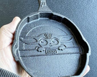 Star Wars Cast Iron Skillet Pan 4.5” Baby Yoda Pattern Pancake Maker       B9