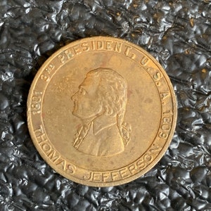 Thomas Jefferson 3rd Presidential Gold Tone Metal Coin – Political History on Reverse  One of Several Varieties  CT714(13)