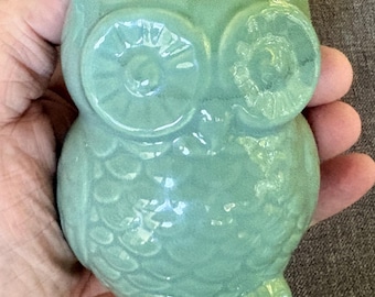 Green Ceramic Owl Magnet Planter Art Pottery          B21
