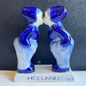 Vintage Delft Blue Hand Painted Boy Girl Kissing Dutch Amsterdam Holland Figurine  L14