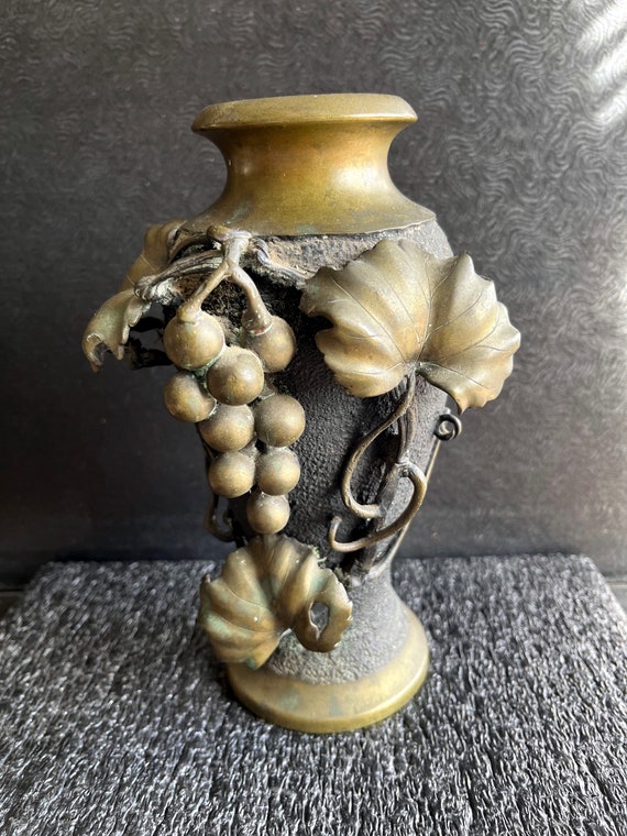 真鍮製か銅製の花瓶 花立|花瓶|虹シリーズ・花HANA|真鍮(金砂)（日本製） – 手元供養