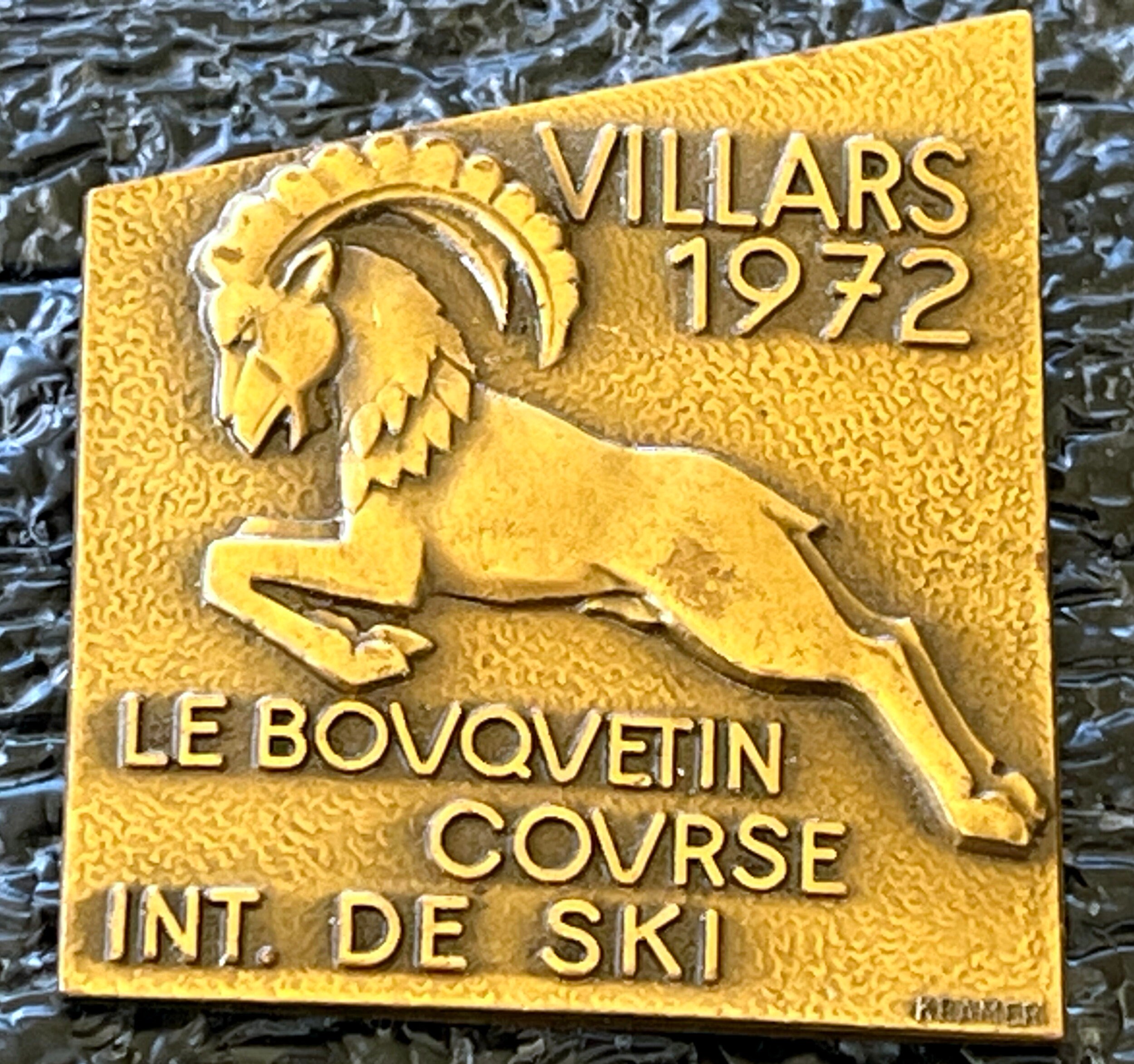 Broche Badge métal émaillé Coupe du Monde VILLARS 1979 SKI - édit° KRAMER Broche Badge métal émaillé Coupe du Monde VILLARS 1979 SKI - édit° KRAMER