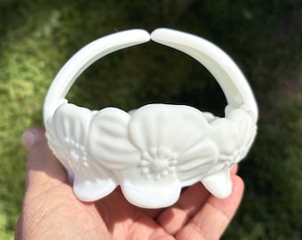 Westmorland Milk Glass Round Dogwood Basket Split Handle Candy/Nut Dish     WM205