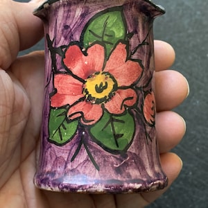 Vintage Longpark Torquay Pottery England Flowered Vase  (B4)