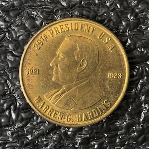 Warren G Harding 29th Presidential Gold Tone Metal Coin – Political History on Reverse One of Several Varieties   CT632