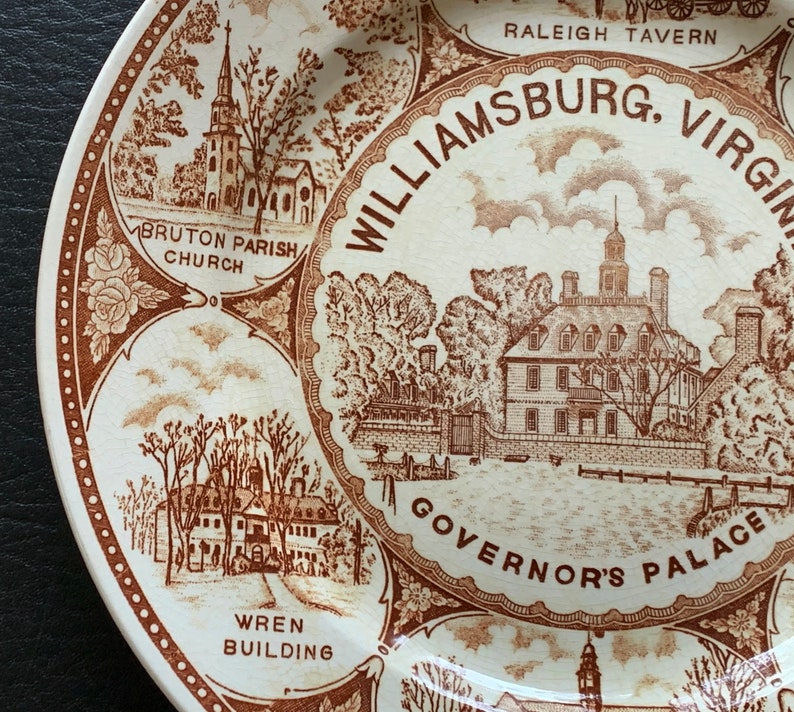 Williamsburg Commemorative Plate Virginia Pink and White Famous Sights to see FREE Plate Hanger Upon Request \u2013 just ask for it!