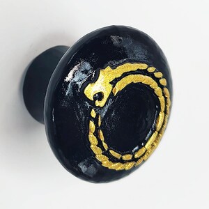 Puxador de Gaveta Dourado Oroboros - Serpente Jormungandr da Mitologia Nórdica para Móveis e Armários
