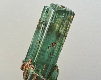 GREEN BYREL wydruk mineralny. Antyczna i zabytkowa litografia geologiczna kamieni szlachetnych. Plakat retro z historii naturalnej z lat 60.