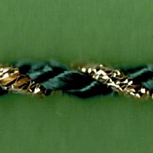 5 iarde 1/8" - 3,2 mm - verde scuro, cordino intrecciato oro 99509