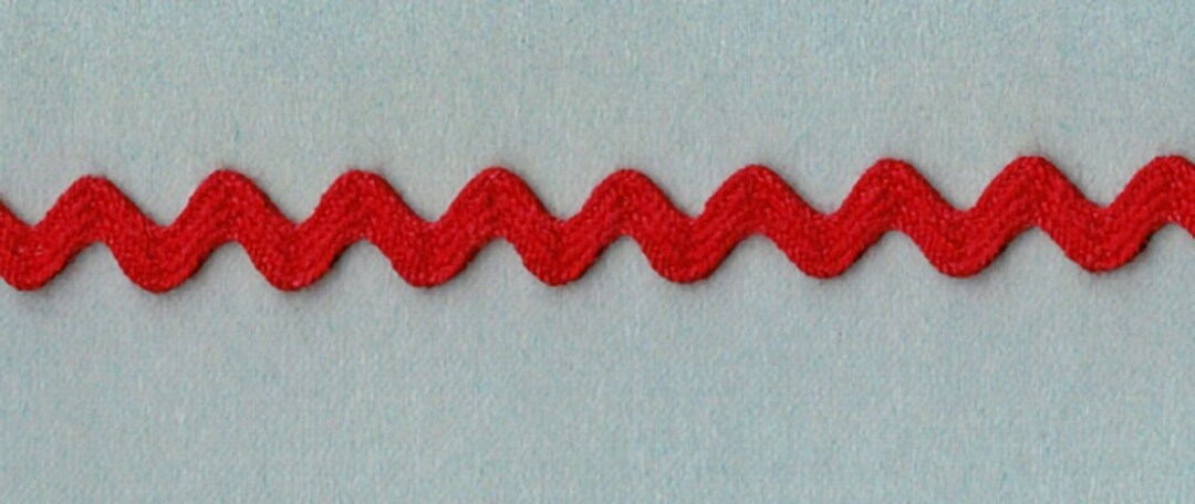 Red Ric Rac Plates 5 Yards 1/4
