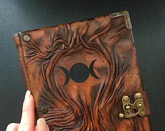 Triple Moon Lederbuch: Handgefertigtes Grimoire, Buch der Schatten