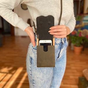 Olive Green Leather Phone Case, Crossbody iPhone 6 6S 7 8 Plus XS XR 11 12 Mini Wallet, Rustic Shoulder Phone Pouch Bag, Festival Purse