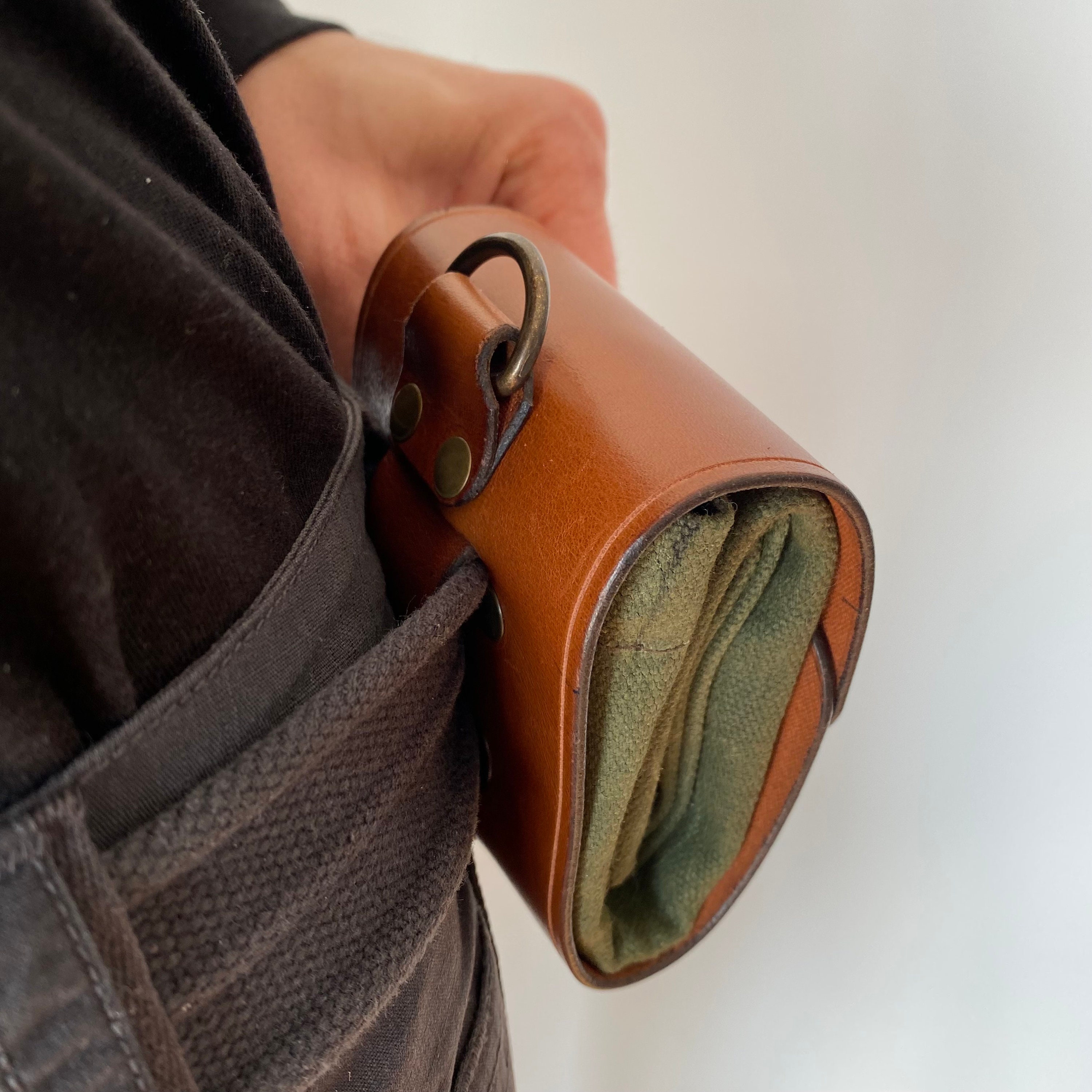 レザーとワックスキャンバスのフォージングバッグ、ブッシュクラフト