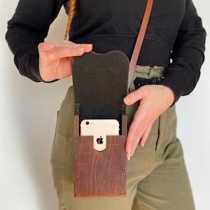 Brown Leather Phone Bag, Crossbody iPhone 6 6s 7 8 Plus XS XR 11 12 13 Case with Strap