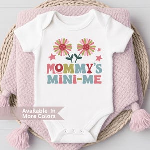 Mommys Mini Me Baby Bodysuit- Retro Mamas Girl Floral Baby Bodysuit-Mamas Mini Toddler Girl Shirt- Mama&#39;s Girl Infant Bodysuit- New Mom Gift