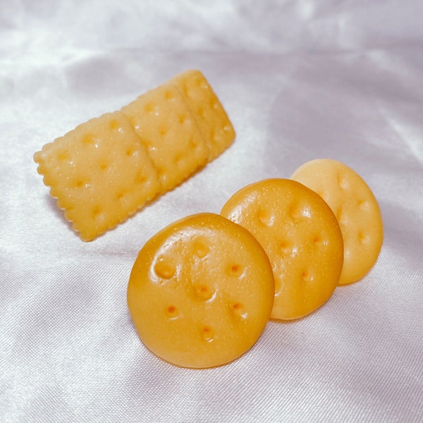 Set of 2 Cracker Hair Clips - Cute Mini Biscuits Hair Clip - Small Kawaii Food Barrette Crackers Novelty Fun Funky Hair Accessories / Gifts