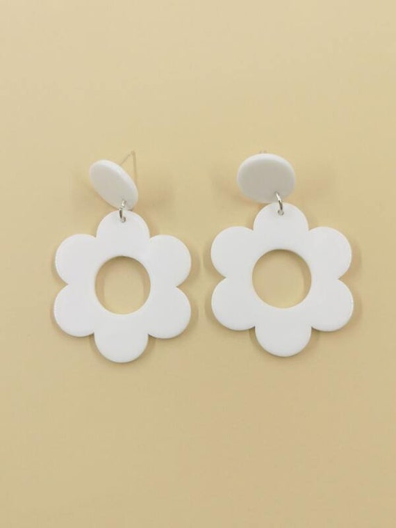 White Flower Drop Earrings Floral Earrings Cute Earrings Etsy