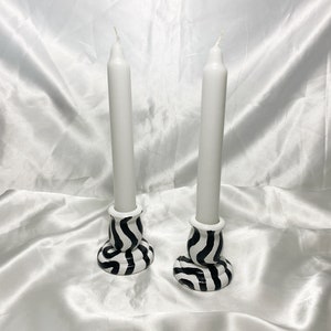 ファンキーな抽象的な木製キャンドルスティックホルダー/キャンドルスティックテーパーキャンドルホルダーファンキーな折衷的な卓上センターピースドーパミンデコレーション2個セット
