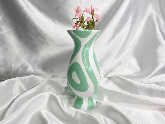 Funky Green Bud Vase / Planter, Small Vase, Cute Ceramic Flower Vase, Aesthetic Decor, Eclectic Room Decor, Colorful Dopamine Home Decor