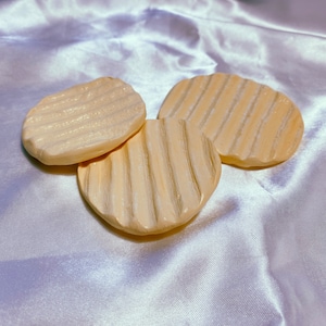 Ruffle Potato Chip Magnet - Small Funky Potato Crisp Refrigerator Magnet Kitchen Office Locker Food Decoration Cute Eclectic Fun Decor Gift