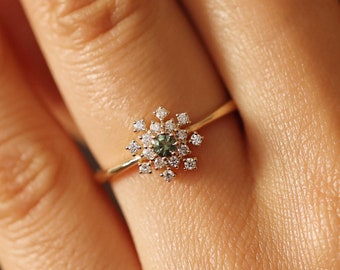 Diamond Cluster Ring / Green Sapphire Diamond Cluster Snowflake Ring / Diamond Snowflake Ring / Cluster Diamond Ring with Green Sapphire
