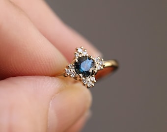 Green Blue Teal Sapphire Diamond Cluster Ring / Teal Sapphire Ring / Vintage Style Diamond Ring / Teal Sapphire Ring with Clustered Diamonds