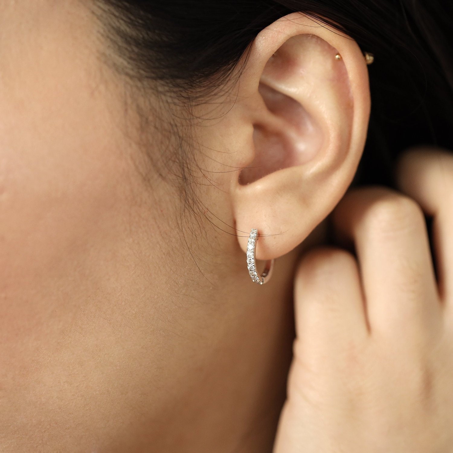 15mm huggie earrings deals