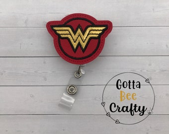 Carrete de insignia de superhéroe femenino: accesorio de identificación intercambiable